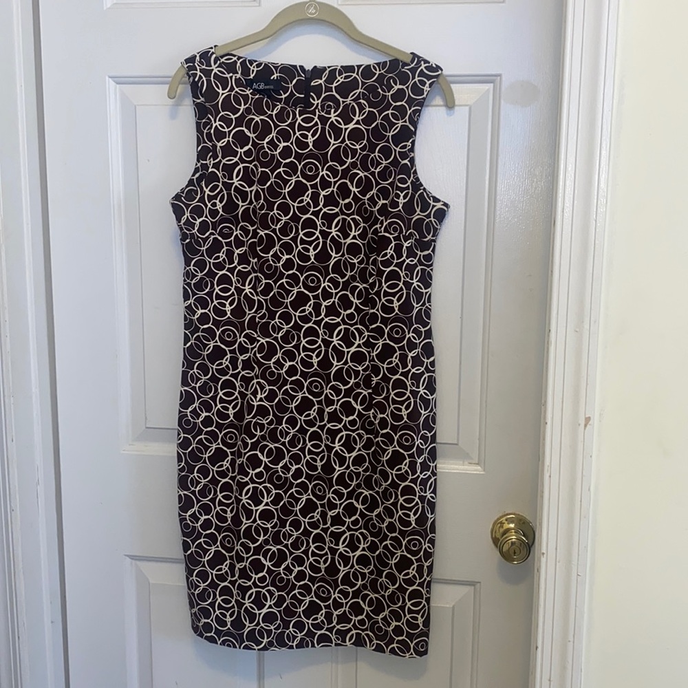 97% polyester for 3% spandex. Size 8 brown and white